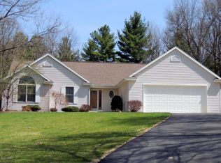 2045 Squirewood Ct NE, Comstock Park, MI 49321