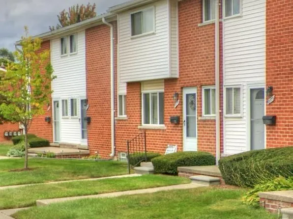8771 Sterling St, Center Line, MI 48015