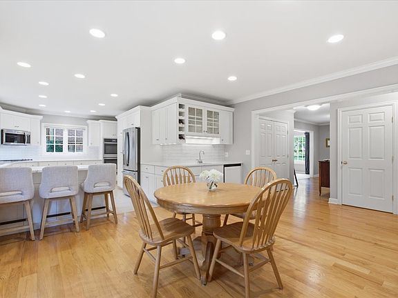 4th image of 2309 Larkdale Dr