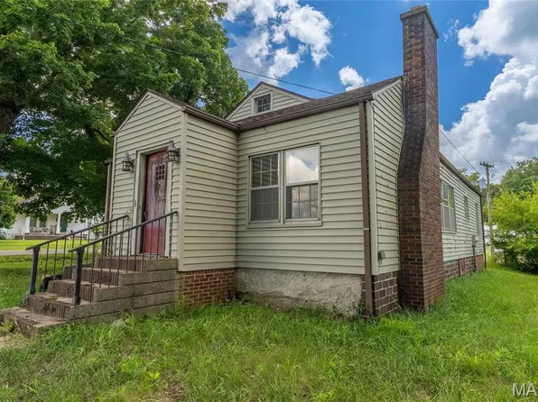 616 S Broadway, Goreville, IL 62939
