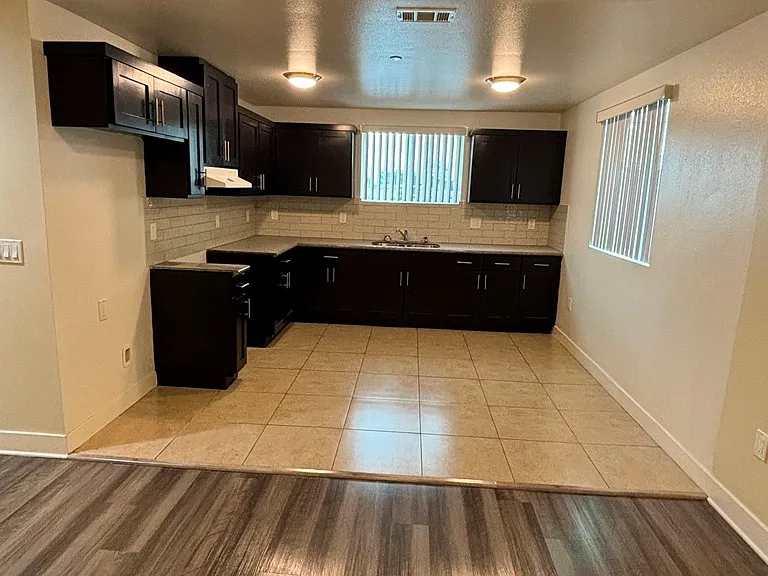 526 W Colden Ave — Photo 3