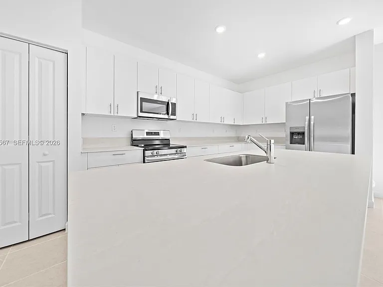2442 SE 30th St #2442 — Photo 2