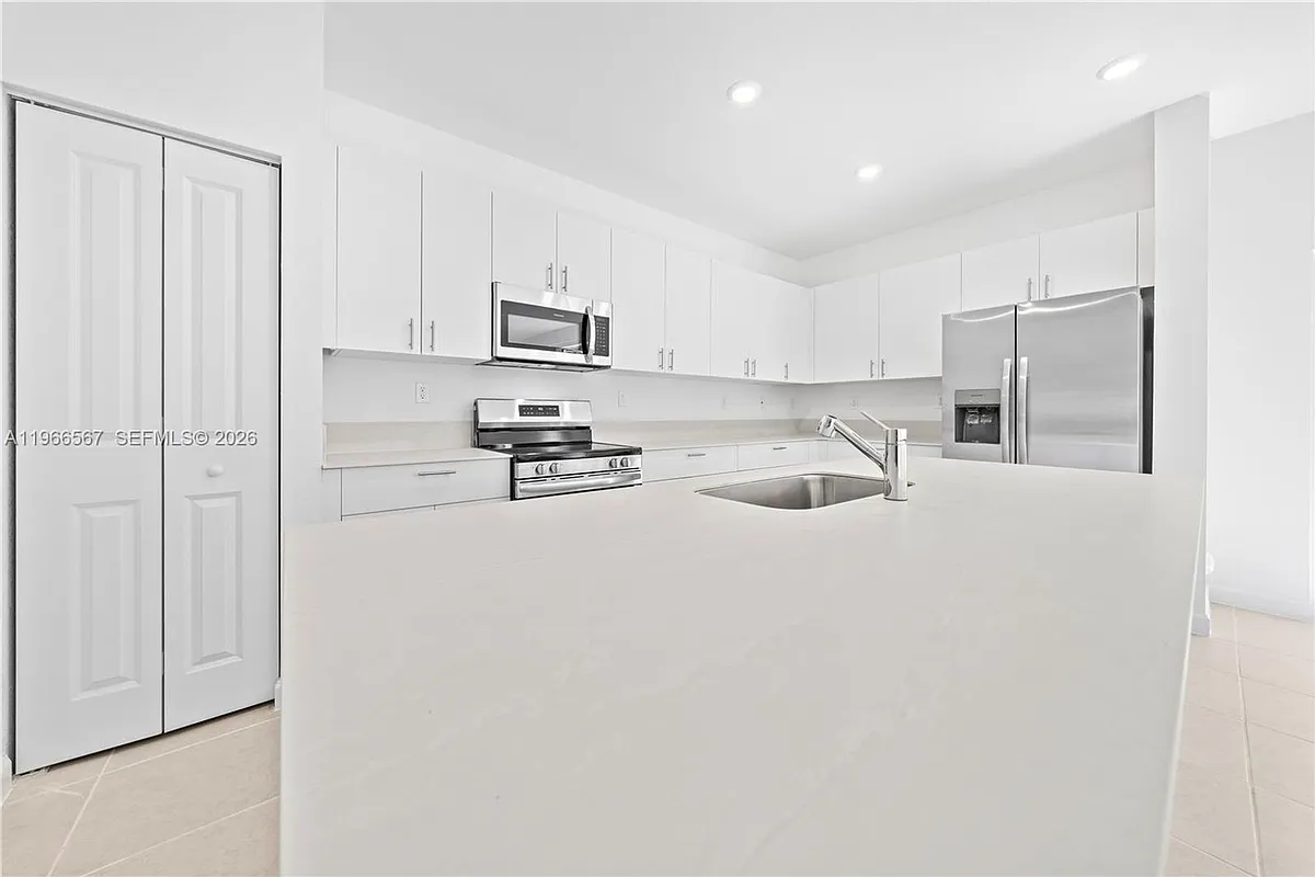 Building Photo - 2442 SE 30th St #2442