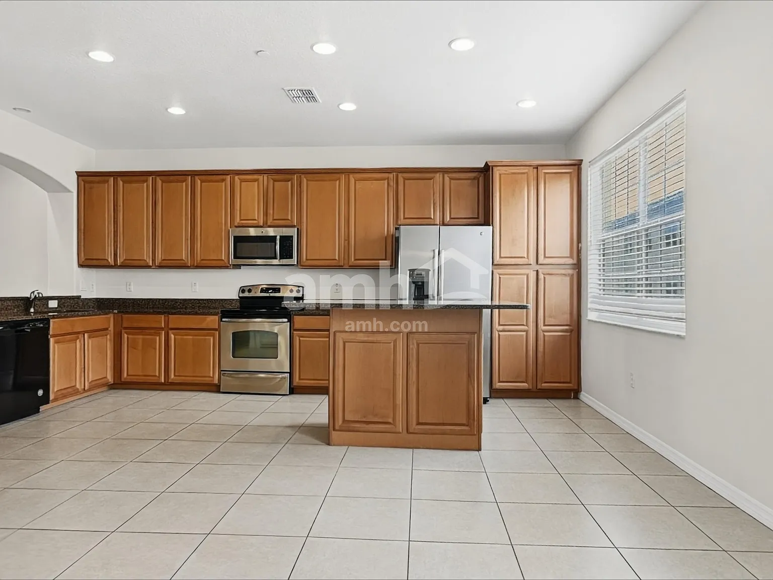 4 bed, 3.5 bath, 2313 sqft, $2,680 — Photo 4