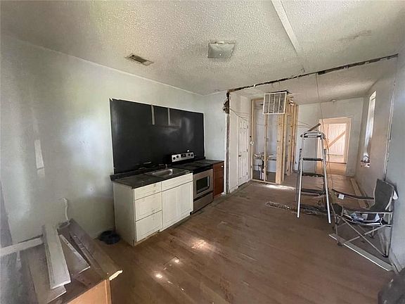 4th image of 3732-3734 S Galvez St
