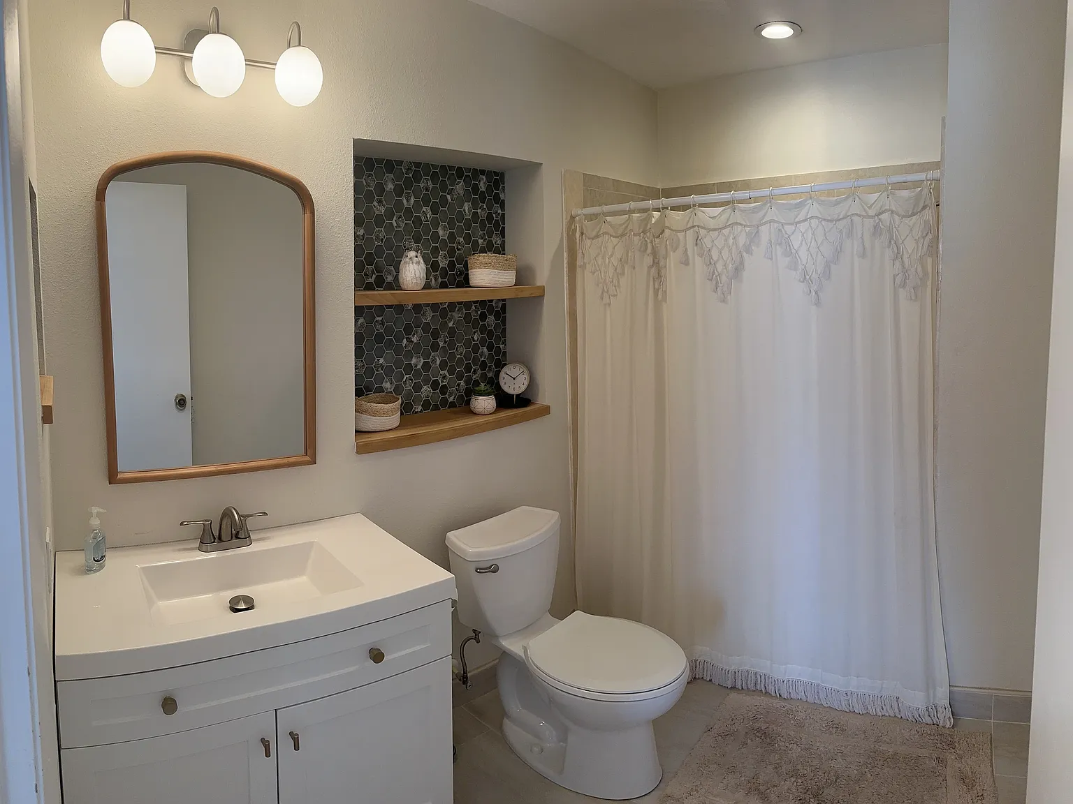 2 bed, 2800 sqft, $4,500 — Photo 3