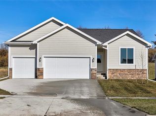 529 Meadows Ct, Polk City, IA 50226