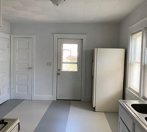 2nd image of 618 Bopf St