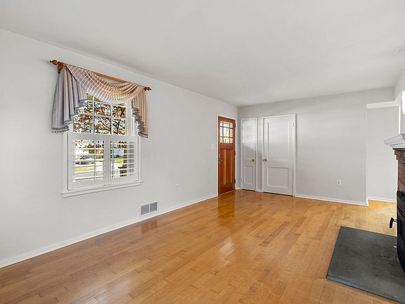 3rd image of 4116 Warner St