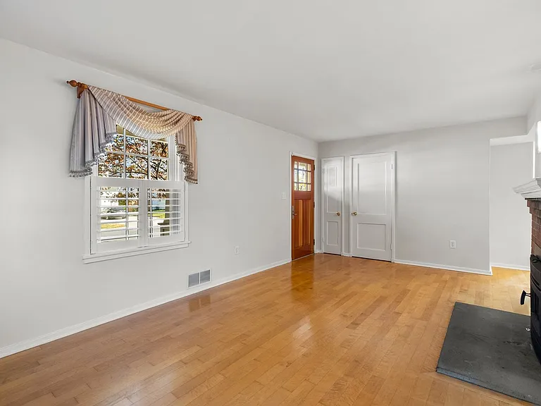 4116 Warner St — Photo 3