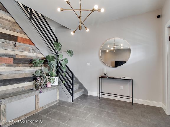 4th image of 725 N Hyde Park Ave