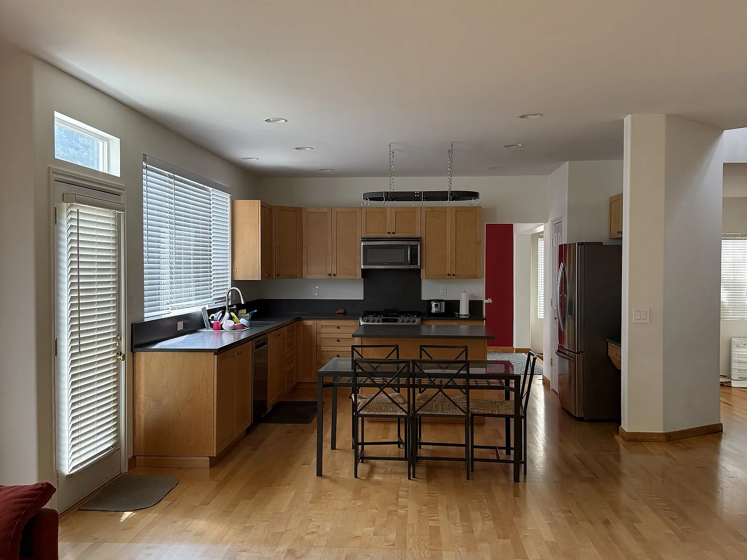 5 bed, 2970 sqft, $4,995 — Photo 3