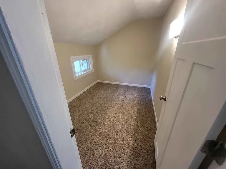 544 N Chatham St — Photo 18