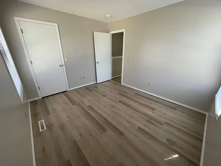 521 N Oak Grove Ave #B — Photo 11