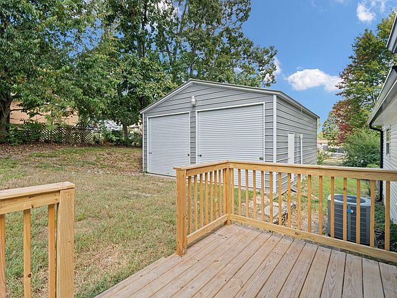 5th image of 135 Belleview Dr SE