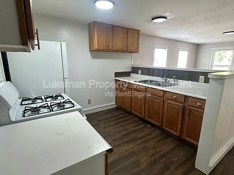 1512 S Burdick St — Photo 4