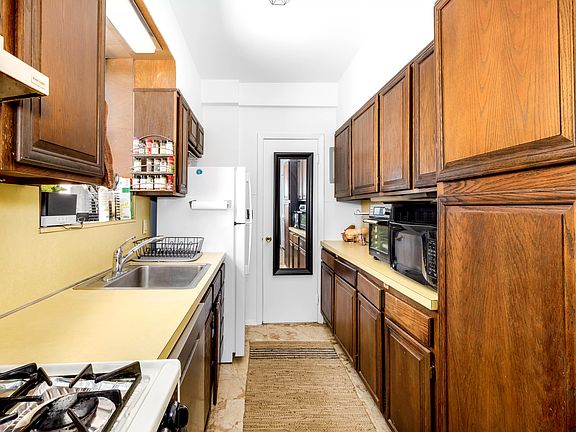 5th image of 313 E 56th St APT 5A
