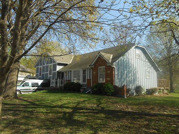 3rd image of 2809 S Sweet Briar Dr