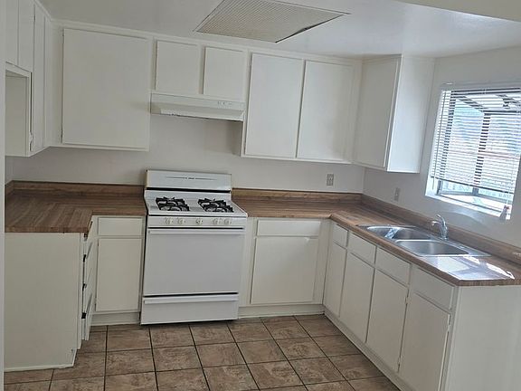 2nd image of 827-829 N Stoneman Ave #827