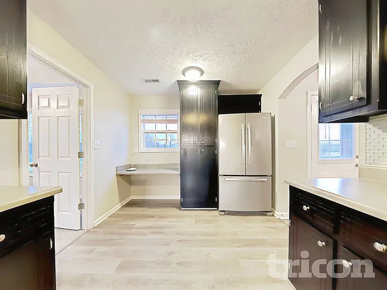 1612 Broad Cir — Photo 4