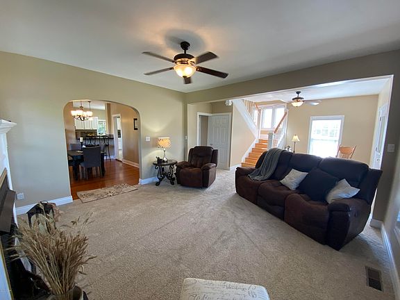 4th image of 1061 W Highland Ave