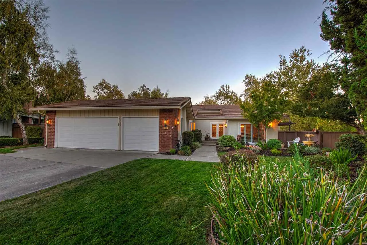 129 Wilshire Ct photo 1