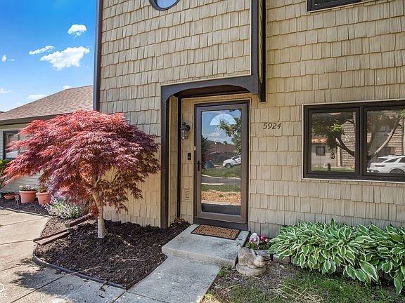 3rd image of 5924 Highgate Cir E