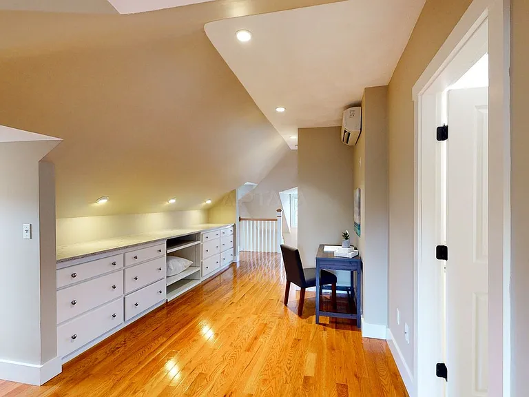 50 Mansfield St #4 — Photo 2