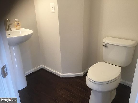 4th image of 42415 Dogwood Glen Sq