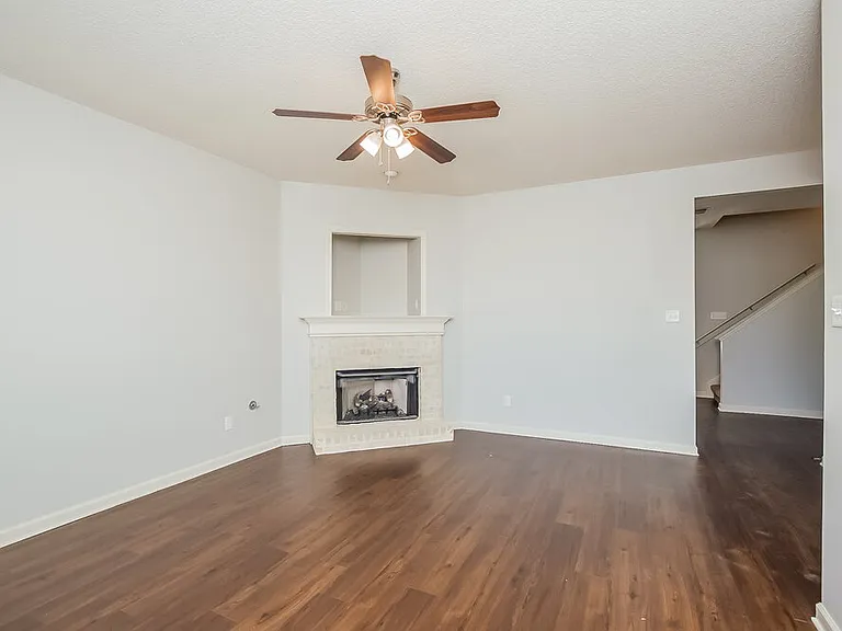 8725 Macon Rd — Photo 3