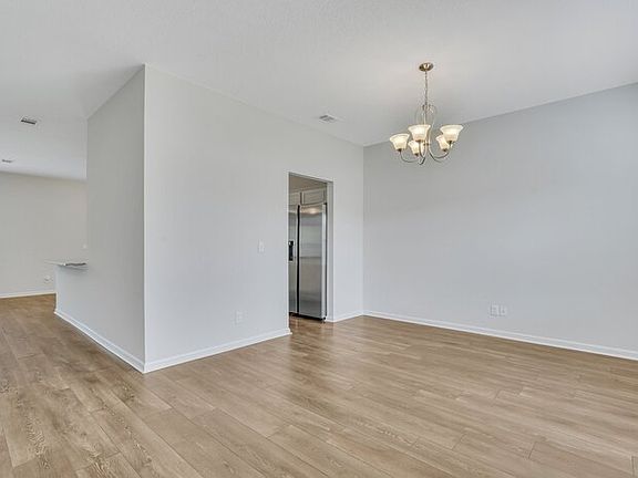 4th image of 386 Brightleaf Cir