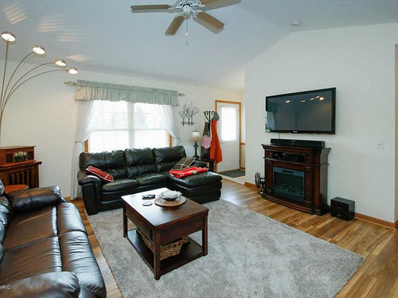 4th image of 7995 S Meadows Dr