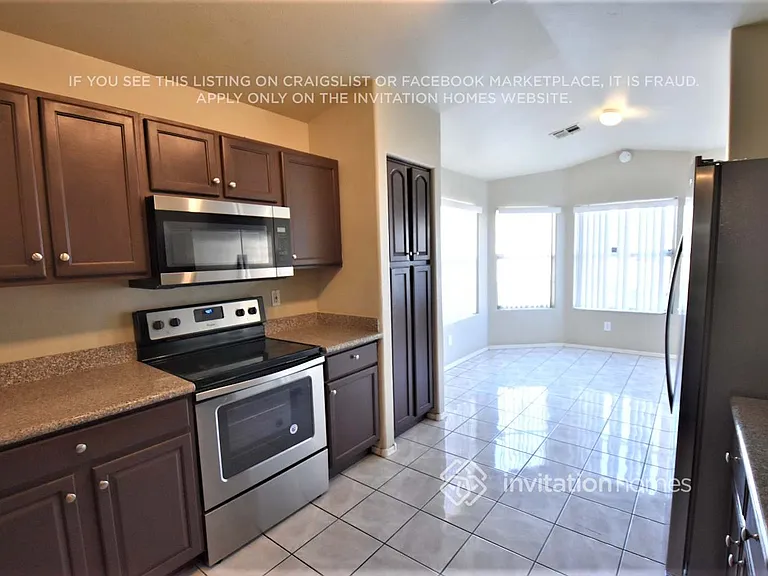 2046 N 90th Ln — Photo 6