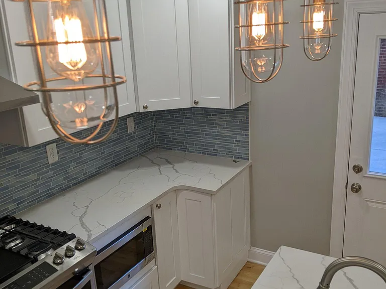 922 Catharine St — Photo 28