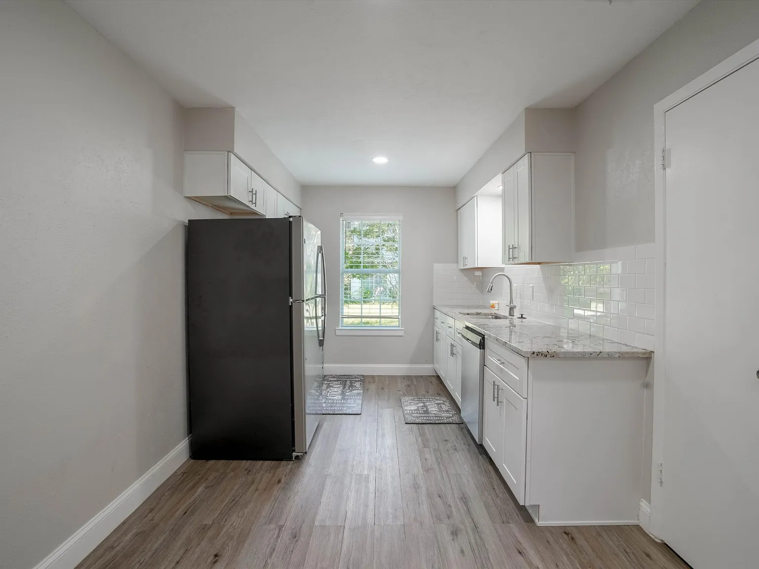 3 bed, 2.5 bath, 1374 sqft, $2,095 — Photo 4