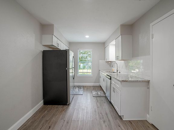 4th image of 2203 Sheraton Dr