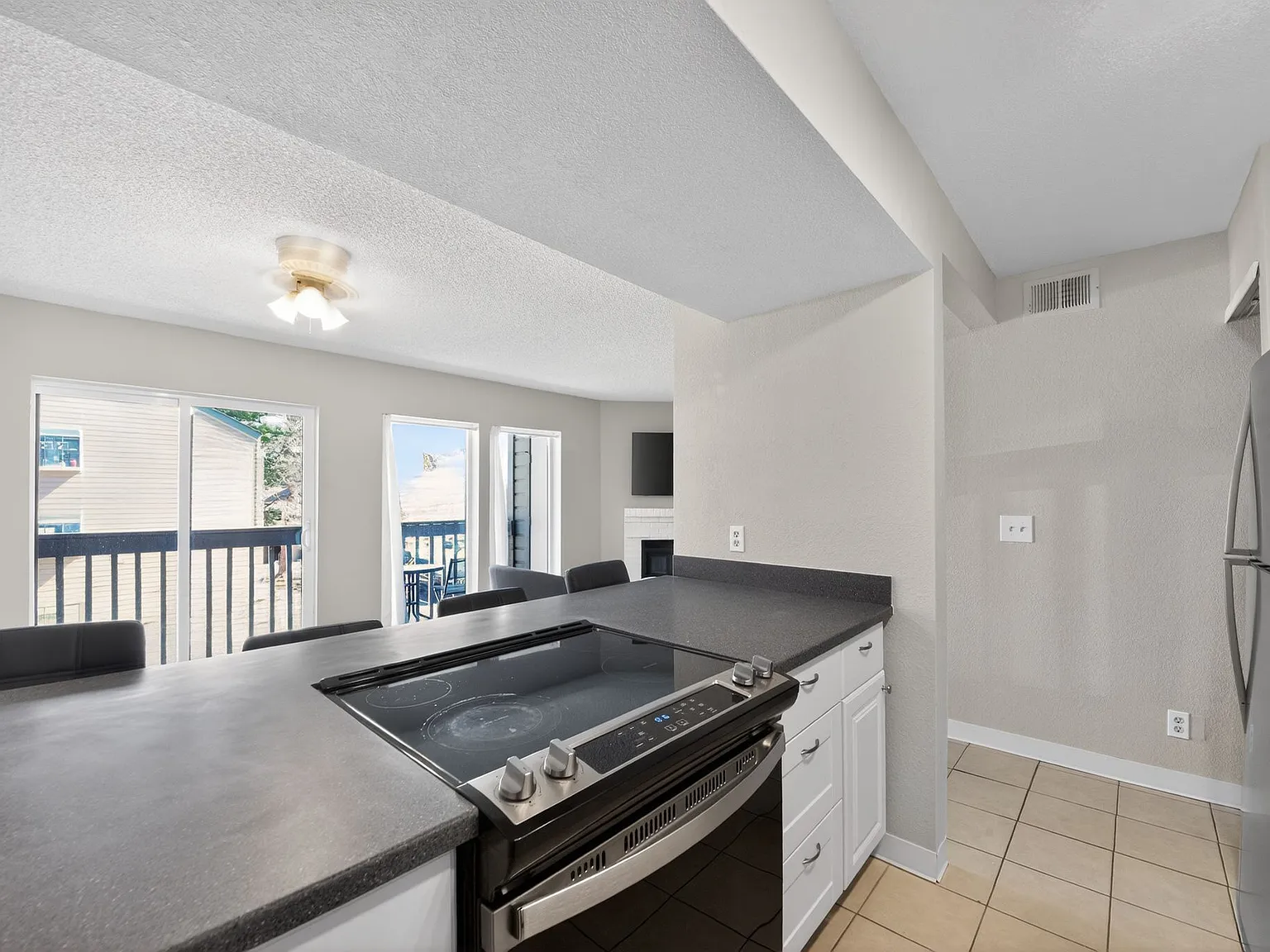 2 bed, 920 sqft, $1,750 — Photo 3