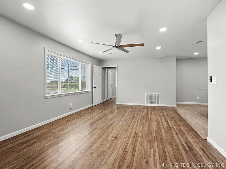 524 W Toledo St — Photo 5