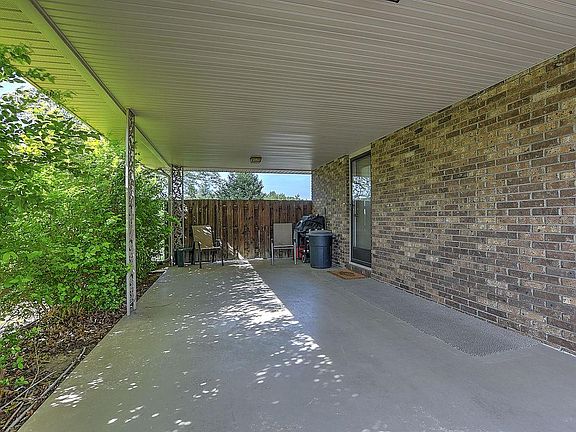 5th image of 535 Birch St