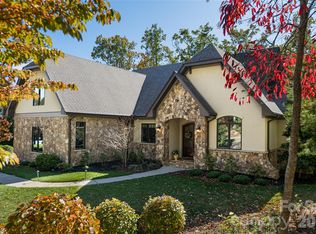 25 Cherokee Orchard Ct, Fairview, NC 28730