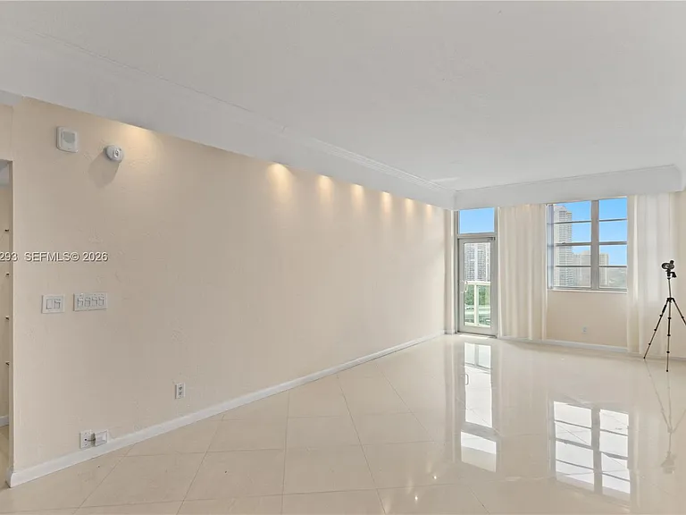 19390 Collins Ave #17 — Photo 13