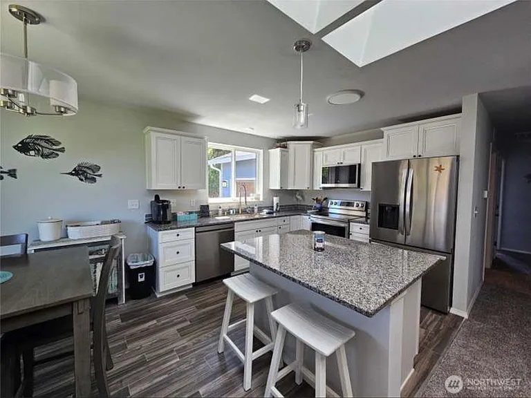 1045 Tonquin Ave SW — Photo 19