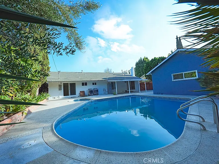 2149 Victoria Dr — Photo 30