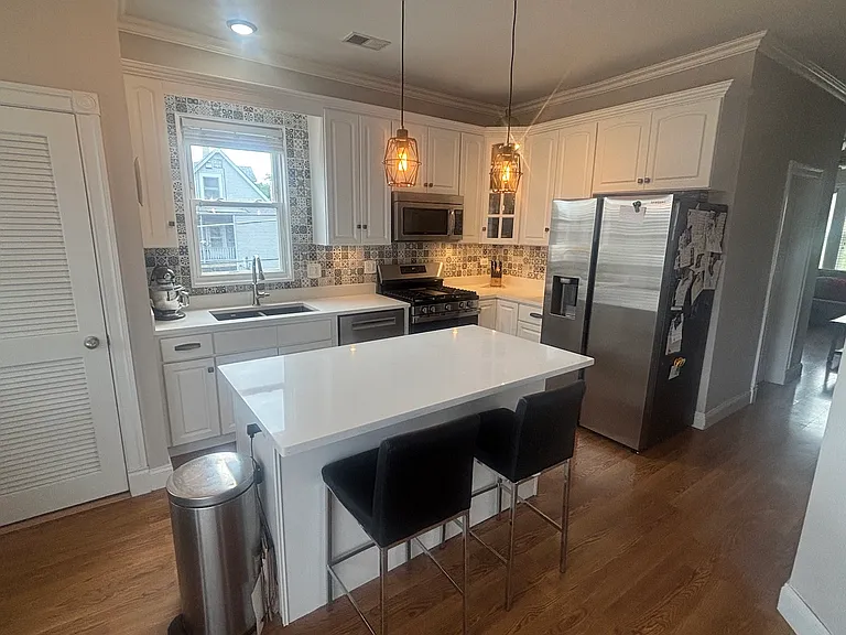 3615 N Marshfield Ave #3 — Photo 2