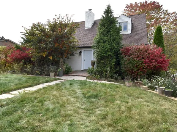 708 Old Clairton Rd, Clairton, PA 15025