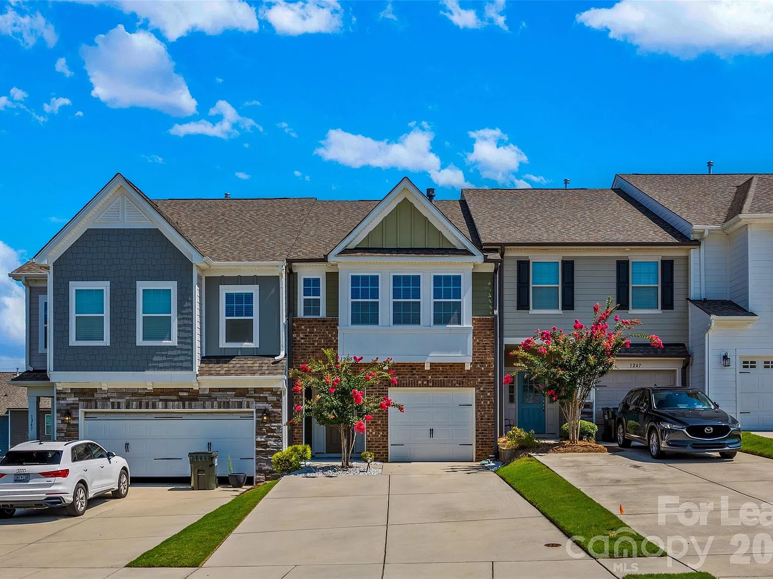 3 bed, 2.5 bath, 1713 sqft, $2,400 — Photo 1