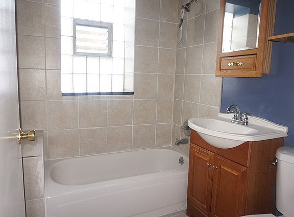 4th image of 4922 N Kedzie Ave #110-3