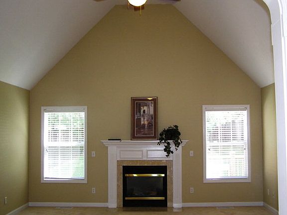 3rd image of 388 Avey Cir
