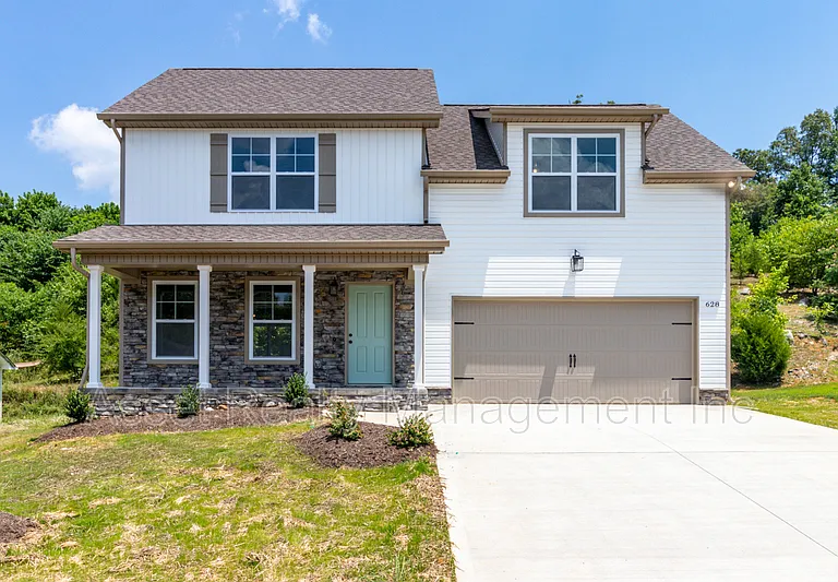 628 Drakewood Rd — Photo 1