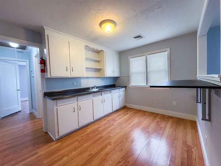 118 Sheldon Ter #B — Photo 2